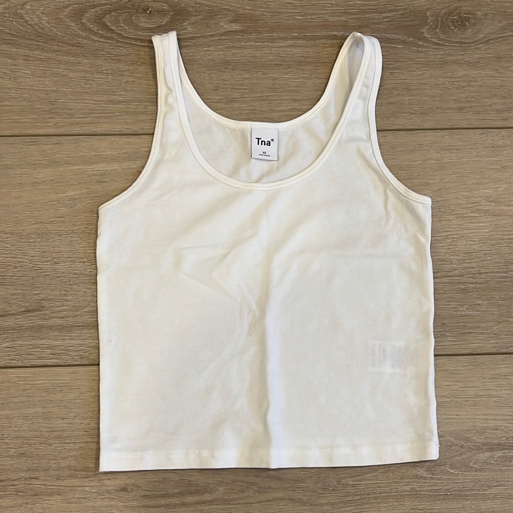 Aritzia/TNA - XS slightly cropped white tank